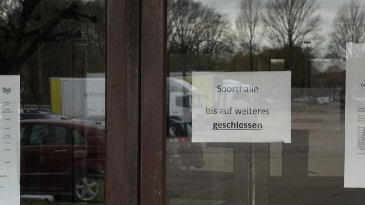 Hoffen, dass sie diese Schilder bald entfernen können: die Vertreter von Vereinen der Sportregion Delmenhorst/Oldenburg-Land, die sich zu einer Videokonferenz getroffen haben.