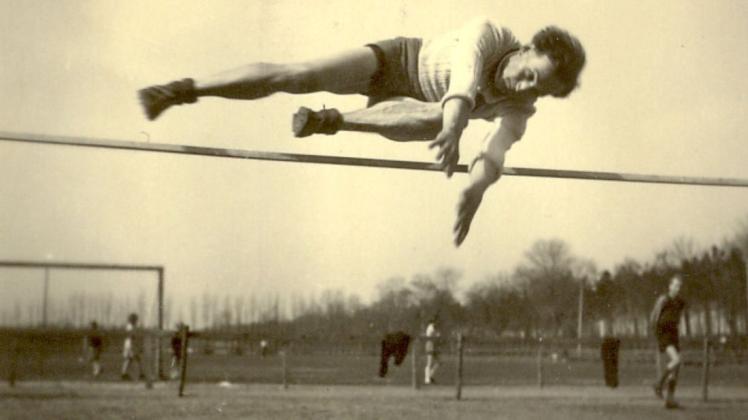 Ernst Groothuis, der sich nach 1945 auch als Leichtathletik-Trainer  Verdienste erwarb,  war  ein sehr guter Hochspringer sowie Torwart im Hand- und Fußball.