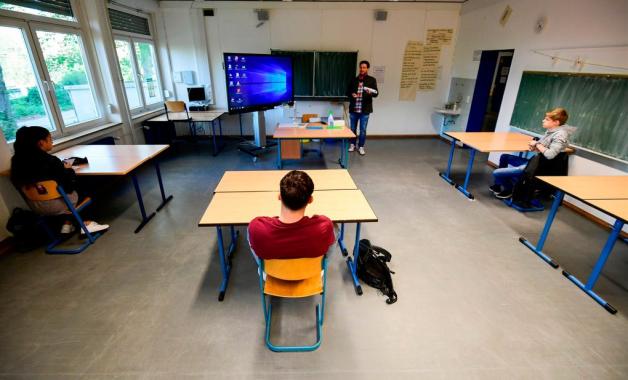 Aufgeteilt auf mehrere Räume bereiten sich diese Dortmunder Schüler auf ihr Abitur vor. Aufgeteilt auf mehrere Räume bereiten sich diese Dortmunder Schüler auf ihr Abitur vor.