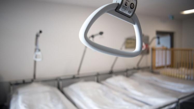 Die Zahl der Intensiv-Betten wird in der Corona-Krise genau gezählt. Aktuelle Zahlen über alle Krankenhaus-Betten hat das Bundesgesundheitsministerium nicht.
