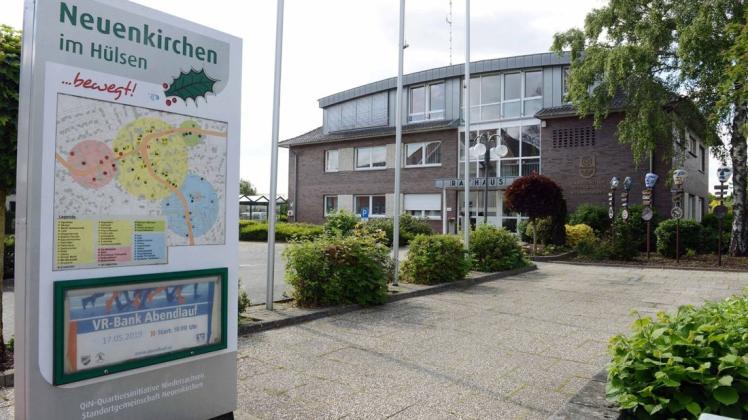 Die Samtgemeinde Neuenkirchen öffnet ihr Rathaus wieder für den Publikumsverkehr. Allerdings müssen Bürger vorab einen Termin vereinbaren.