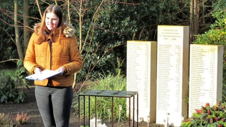 Aileen Langkamp von der Wallenhorster Alexanderschule hat den Text des "Erzählsteins" an der Erinnerungsstätte auf dem Heger Friedhof mitgewirkt. Foto: SoVD-Kreisverband Osnabrück
