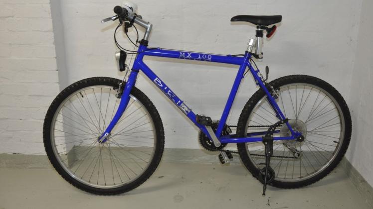 Wer kann Hinweise auf den Besitzer dieses blauen Mountainbikes geben? 