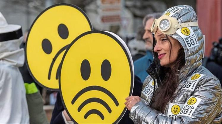 Die Veranstaltung des weltweiten Protesttages möchten auf die Gesundheits- und Umweltrisiken der neuen Mobilfunktechnologie für Mensch und Natur aufmerksam machen. Die Veranstaltung des weltweiten Protesttages möchten auf die Gesundheits- und Umweltrisiken der neuen Mobilfunktechnologie für Mensch und Natur aufmerksam machen.