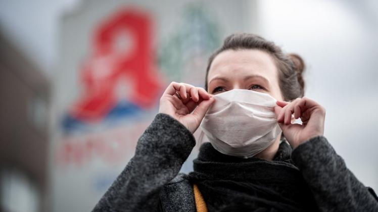 Der erste Fall des Coronavirus in Deutschland hat die Nachfrage nach Atemmasken in Apotheken stark erhöht.