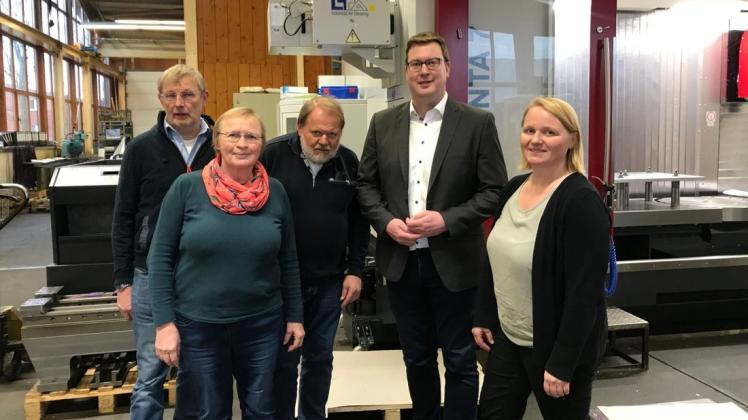 Zu Besuch bei Maschinenbau Tellen: Richard Kock (von links), Hildegard Tellen, Bernhard Tellen, Klaus Menke und  Lisa Kenning. 