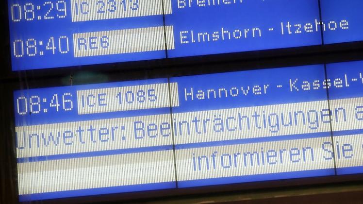 Vor allem zu Beginn der Arbeitswoche dürfte der Alltag der Menschen vielerorts noch von den schwierigen Wetterbedingungen beeinträchtigt sein. Foto: dpa/Bodo Marks
