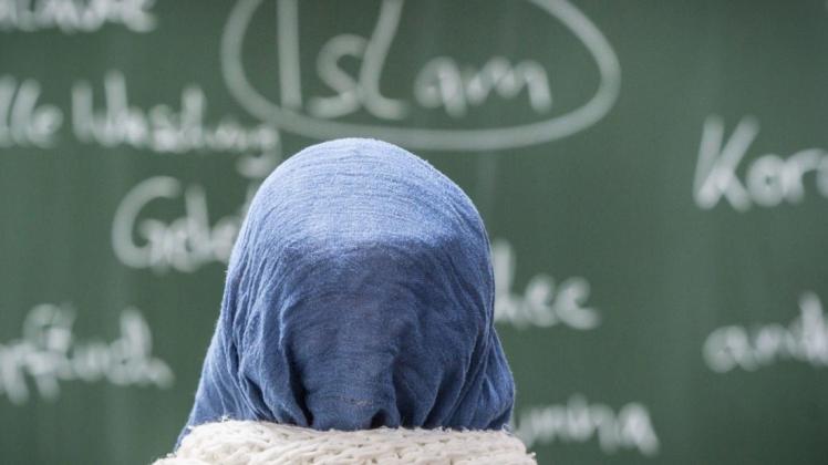 Wie umgehen mit Kritik am Islam? Darüber diskutieren derzeit die Franzosen.  Foto: Frank Rumpenhorst/dpa