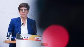 Annegret Kramp-Karrenbauer, Bundesvorsitzende der CDU, bei der Pressekonferenz zu ihrem Rückzug vom Parteivorsitz und Kanzlerkandidatur .Foto:imago-images/Mauersberger
