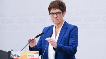 Annegret Kramp-Karrenbauer, Bundesvorsitzende der CDU, ei der Pressekonferenz zu ihrem Rückzug vom Parteivorsitz und Kanzlerkandidatur in der CDU . Foto:imago-images/Mauersberger