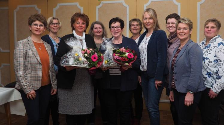 Zufrieden mit dem Jahr 2019: Elisabeth Westphal (v.l.), Christine Brinkmann, Anette Stellmann, Karin Neuhaus, Hildegard Kläner, Ulrike Brandt-Seifert, Tanja Bonke, Tanja Schwarting, Elke Kneehans und Maja Denker von den Landfrauen Ganderkesee. Foto: Niklas Golitschek Zufrieden mit dem Jahr 2019: Elisabeth Westphal (v.l.), Christine Brinkmann, Anette Stellmann, Karin Neuhaus, Hildegard Kläner, Ulrike Brandt-Seifert, Tanja Bonke, Tanja Schwarting, Elke Kneehans und Maja Denker von den Landfrauen Ganderkesee. Foto: Niklas Golitschek