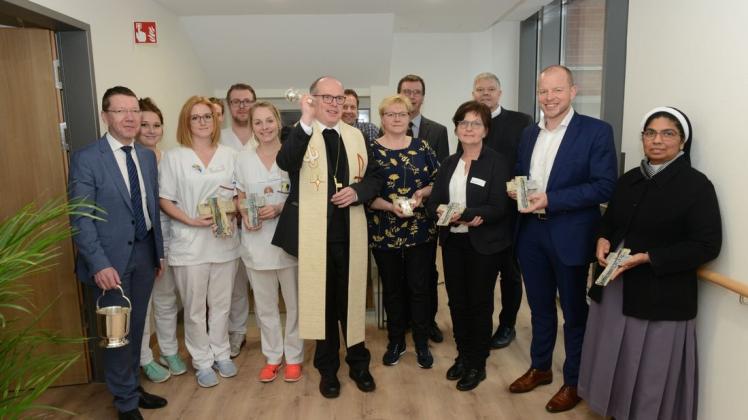 Weihbischof Johannes Wübbe weihte am Freitag die neue Palliativstation im Lingener Bonifatius Hospital ein. Foto. Thomas Pertz