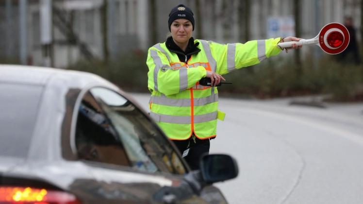 Bei Kontrollen in Esterwegen sind zahlreiche Autofahrer kontrolliert und viele Verkehrsverstöße festgestellt worden. Symbolfoto: Archiv/dpa/Bernd Wüstneck