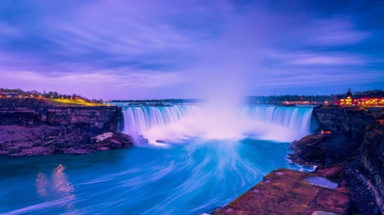 Die Niagarafälle an der Grenze zwischen den USA und Kanada. Foto: imago images/febriyanta