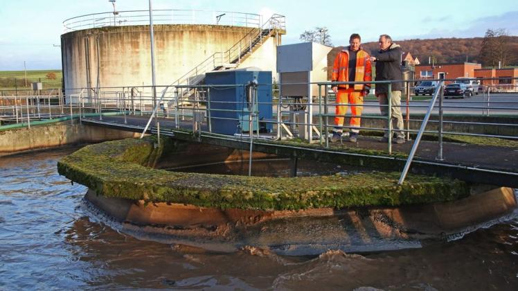 Eine Leitung durch das Wiehengebirge soll das Belmer Klärwerk | NOZ