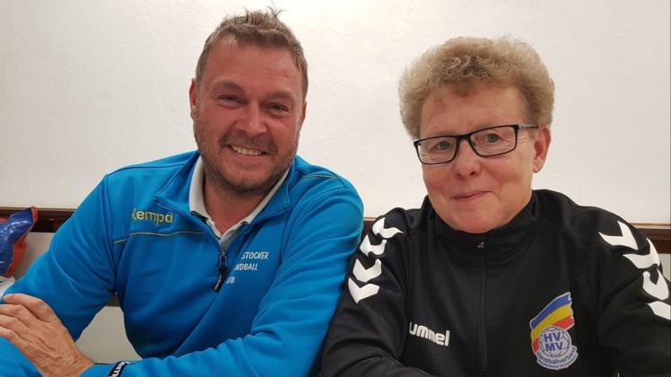 Co-Trainer Torsten Deil coacht die RHC-Frauen diesmal allein; „Chefin“ Ute Lemmel kümmert sich beim Deutschland-Cup um die Landesauswahl der weiblichen B-Jugend.