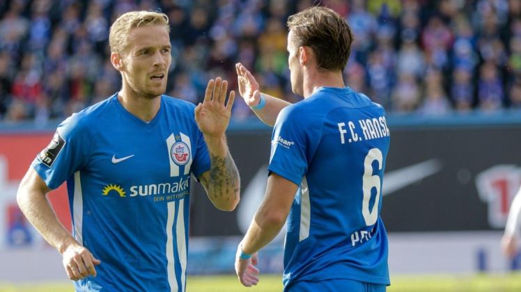 Könnten in den ersten Punktspielen 2020 die Doppel-Sechs des FC Hansa bilden: Nils Butzen (links) und Mirnes Pepic