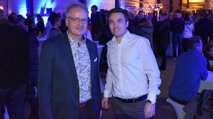 Die Geschäftsführer des Metallbauunternehmens Ott aus Bad Doberan Julian Jukubzyk (r.) und Herdryk Ott veranstalteten in diesem Jahr zum ersten Mal ein Neujahrskonzert.