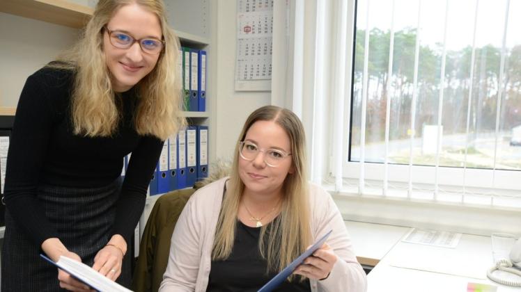 Eine Ausbildung zur Kauffrau machen Emma Kuphal (links) und Denise Stallmann bei der Firma Voss in Haselünne. 