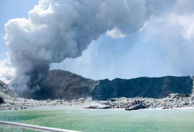 Am 10. Dezember brach der Vulkan aus, während Touristen im Krater wanderten. Foto: imago images/ Michael Schade/Handout via Xinhua 