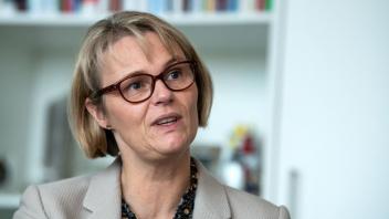 Anja Karliczek (CDU), Bundesministerin für Bildung und Forschung, hat das Klimapaket als Chance für die Wirtschaft bezeichnet. Foto: Bernd von Jutrczenka/dpa