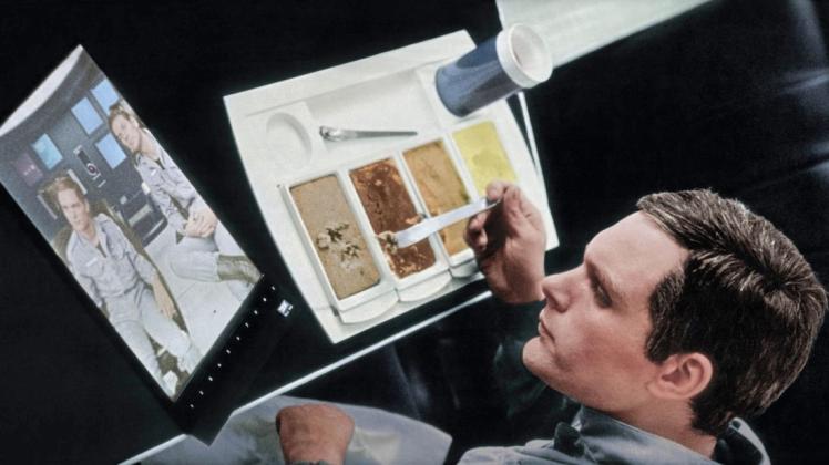 1968er iPad: Szene aus "2001: A Space Odyssey". Foto: imago images/Mary Evans