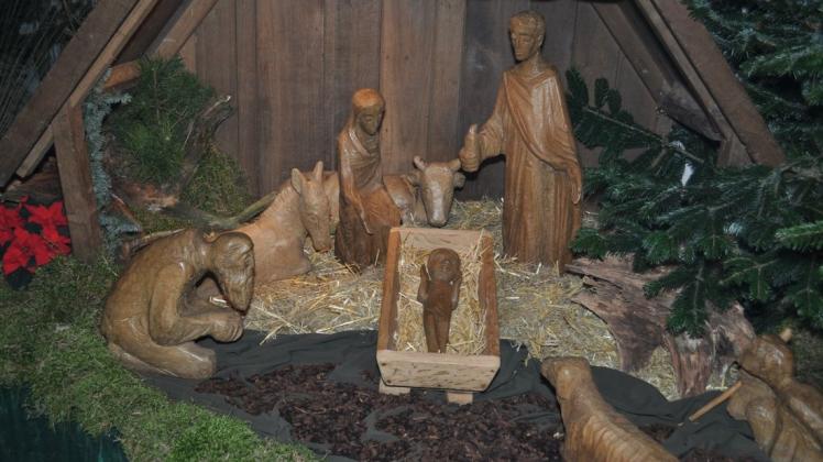 In ähre Naot wassen Maria un Josef in ’nen Stall bi Bethlehem  unnerkummen, woar Jesus in eene Krippe geboren was. 