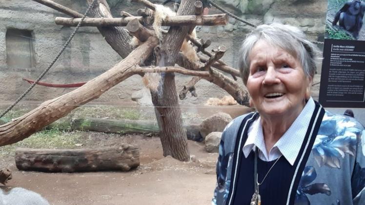 Feierte am Donnerstag bei guter Gesundheit im Rostocker Zoo ihren 95. Geburtstag: Gerda Hoffmann