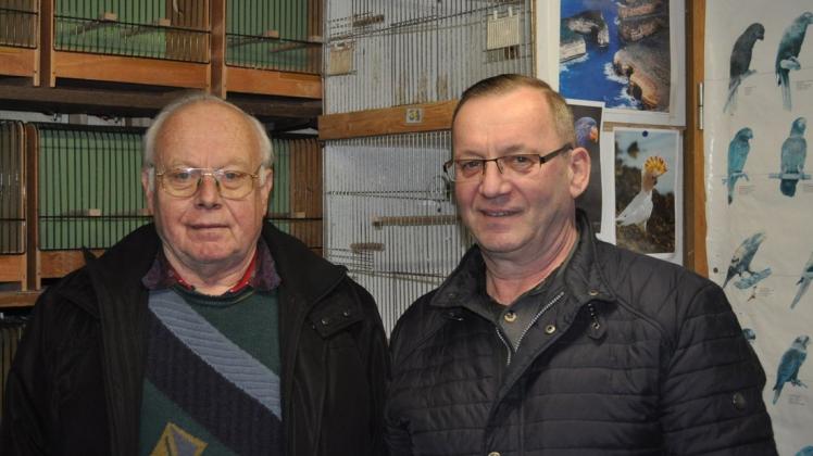 Zu den erfolgreichsten Züchtern der Vogelliebhaber Bramsche gehören Reinhard Düing (links) und Waldemar Erger. Foto: Ilona Ebenthal