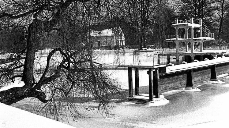 Die Überreste des Graftbades versanken 1968 in Eis und Schnee. Archivfoto: Hermann Weizsäcker