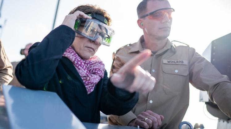 Verteidigungsministerin mit Weitblick? Annegret Kramp-Karrenbauer (CDU) hat eine Debatte über ein robusteres Mandat der Bundeswehr in Afrika angestoßen. Foto: Michael Kappeler/dpa Verteidigungsministerin mit Weitblick? Annegret Kramp-Karrenbauer (CDU) hat eine Debatte über ein robusteres Mandat der Bundeswehr in Afrika angestoßen. Foto: Michael Kappeler/dpa