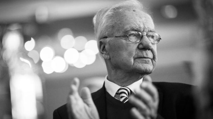Manfred Stolpe (SPD), ehemaliger Ministerpräsident Brandenburgs, ist mit 83 Jahren gestorben. Foto: dpa/Sophia Kembowski