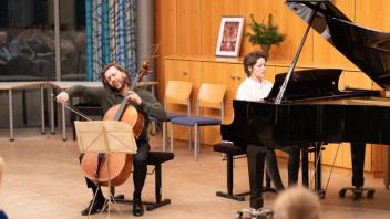 Winterkonzert im Gemeindesaal St. Marien mit David Cohen am Violoncello und Natacha Kudritskaya am Klavier. Foto: André Havergo