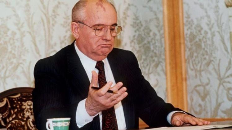 1991 tritt Michail Gorbatschow als letzter amtierender Präsident der aufgelösten Sowjetunion von seinem Amt zurück. Sein Abdanken markiert das endgültige Ende der UdSSR. 