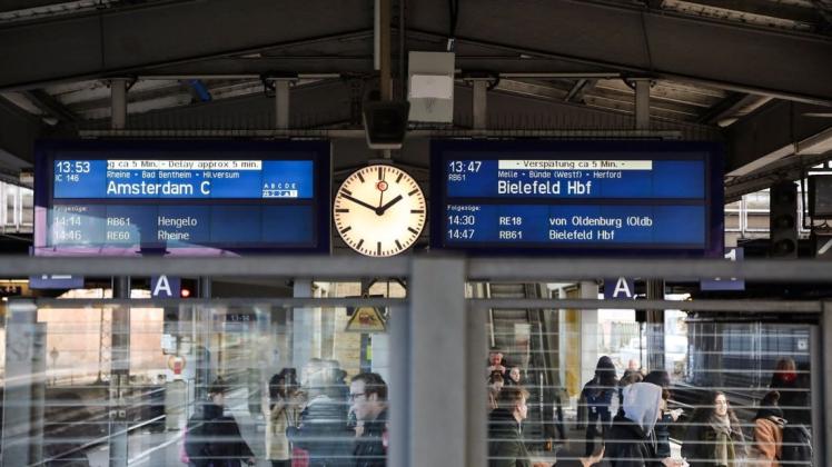 Am Hauptbahnhof Osnabrück stehen Reisenden alle Nahverkehrszüge zur Verfügung, mit denen die Stadt in die regionalen Schienennetze eingebunden ist. Foto: Michael Gründel