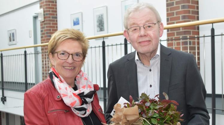 Bürgermeisterin Alice Gerken verabschiedete Bruno Müller jetzt – mit 67 Jahren – endgültig in den Ruhestand. 