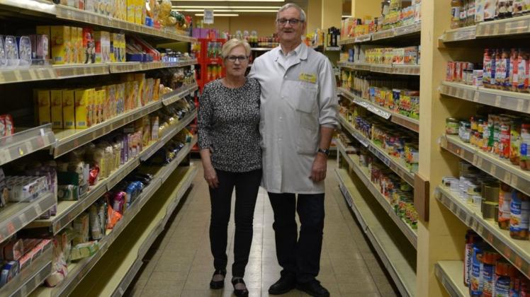 Rita und Werner Fehner sind nur noch wenige Tage an ihrem Standort an der Cramerstraße Delmenhorst. Foto: Kai Hasse