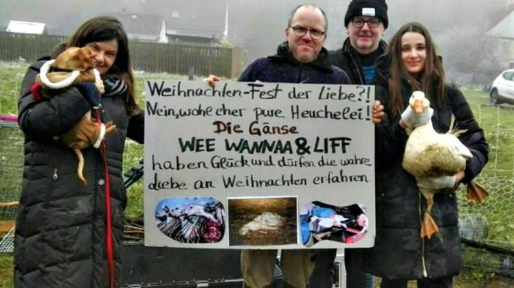 Für sie ist Weihnachten auch ohne tierischen Braten ein Best der Liebe: Sabine Peitz, Kai Behncke, Heinz Werner-Hartphiel und Teresa Peitz. 