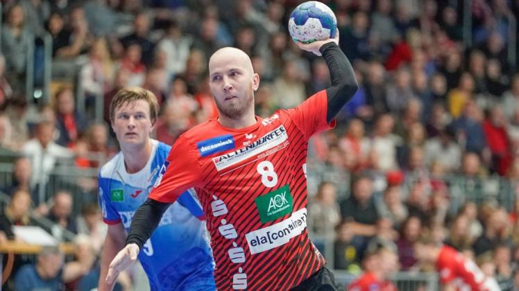 GER, Handball, 1. Bundesliga: HSG Nordhorn-Lingen vs TBV Lemgo Lippe Baut auf die Unterstützung der Zuschauer in der Lingener Emslandarena: Rechtsaußen Robert Weber kam vom SC Magdeburg zur HSG Nordhorn-Lingen. Foto: Scholz
