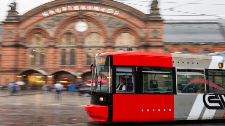Auf dem Bahnhofsplatz in Bremen überfiel ein Mann eine 51-Jährige. Symbolfoto: dpa