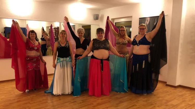 Zum orientalischen Tanz treffen sich jeden Dienstag Maritta Roddelkopf, Sabine Fromholz, Martina Adrian, Marion Joost, Denise Thomas und Sarah Scharliebbe (v.l.).