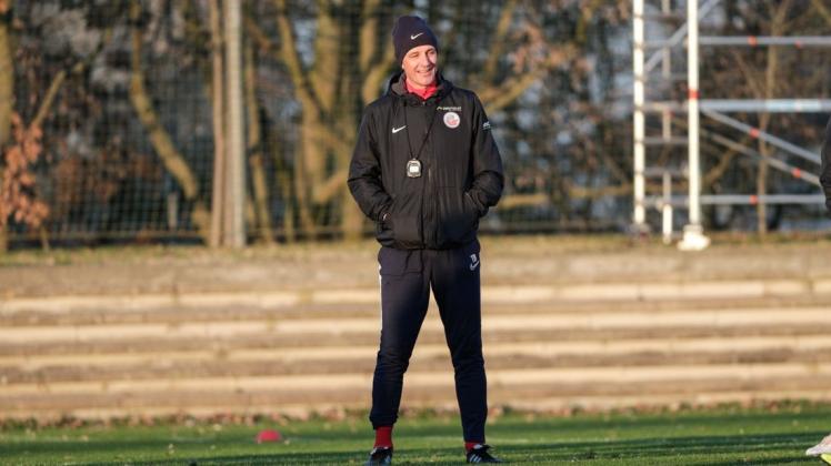 Jens Härtel bleibt über die Saison hinaus Trainer in Rostock.
