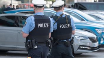 Die  Polizei bittet um Unterstützung bei der Aufklärung eines Parkplatzremplers in Ankum. Symbolfoto: Andreas Arnold/dpa