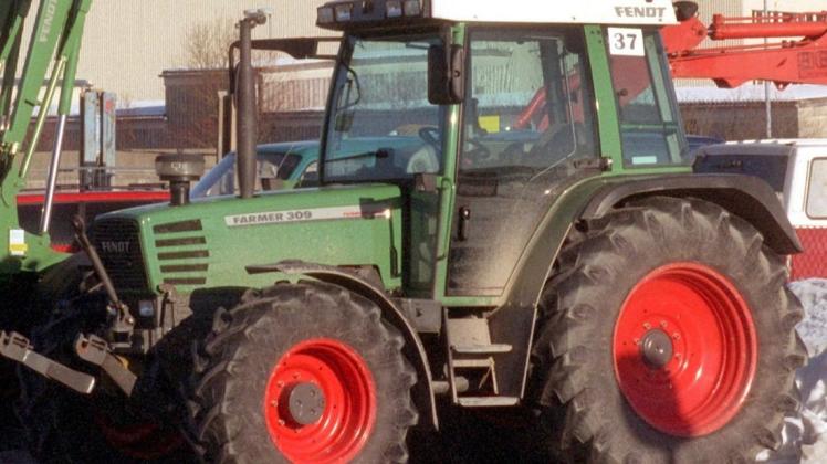 Zwar handelt es sich bei dem hier gezeigten Modell des Traktorherstellers Fendt um den Farmer 309, aber das gestohlene Modell Favorit 515 C sieht recht ähnlich aus. Foto: dpa/Archiv