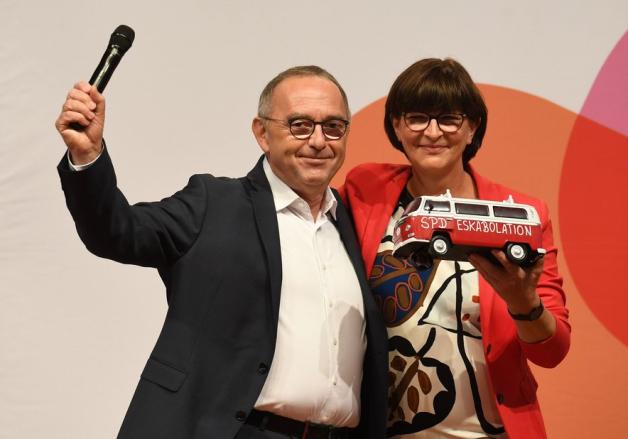Für Norbert Walter-Borjans und Saskia Esken schlagen die Herzen der Partei-Linken.
Foto: Christof Stache / AFP