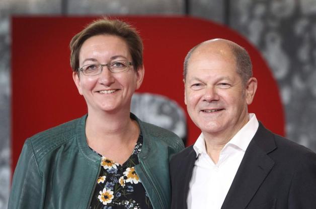 Klara Geywitz und Olaf Scholz stehen für die Fortsetzung der Großen Koalition.
Foto: Daniel Roland / AFP