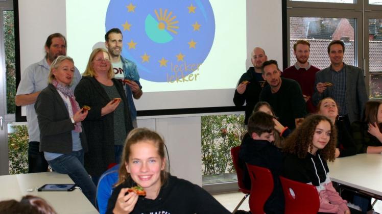 Appetit auf gesunde Ernährung und Bewegung macht das bilaterale und von der EU mit 65.000 Euro geförderte Projekt „Eat Move Learn across the border“ des Schulzentrums Lohne in Kooperation mit seiner Partnerschule, dem niederländischen Elder College.  Foto: Anne Bremenkamp