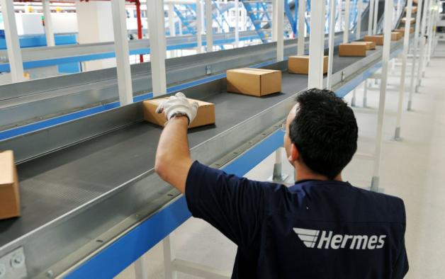 Logistiker wie Hermes haben besonders zur Weihnachtszeit viel zu tun. Foto: dpa/Uwe Zucchi