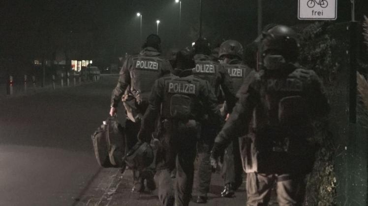 Spezialeinsatzkräfte der Polizei sind am Morgen in Ganderkesee-Heide angerückt. 