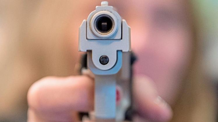 Mit einer Schreckschusspistole hat ein 19-Jähriger in Bremen um sich geschossen. Symbolfoto: dpa